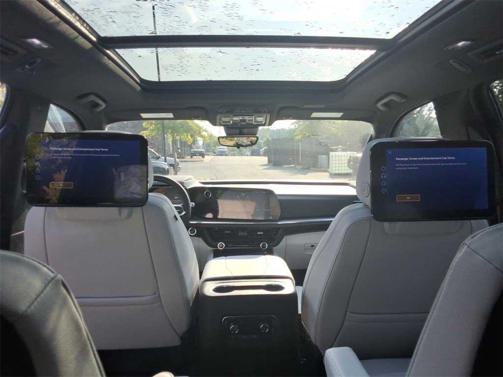 New 2026 Chevrolet Suburban Premier image 20