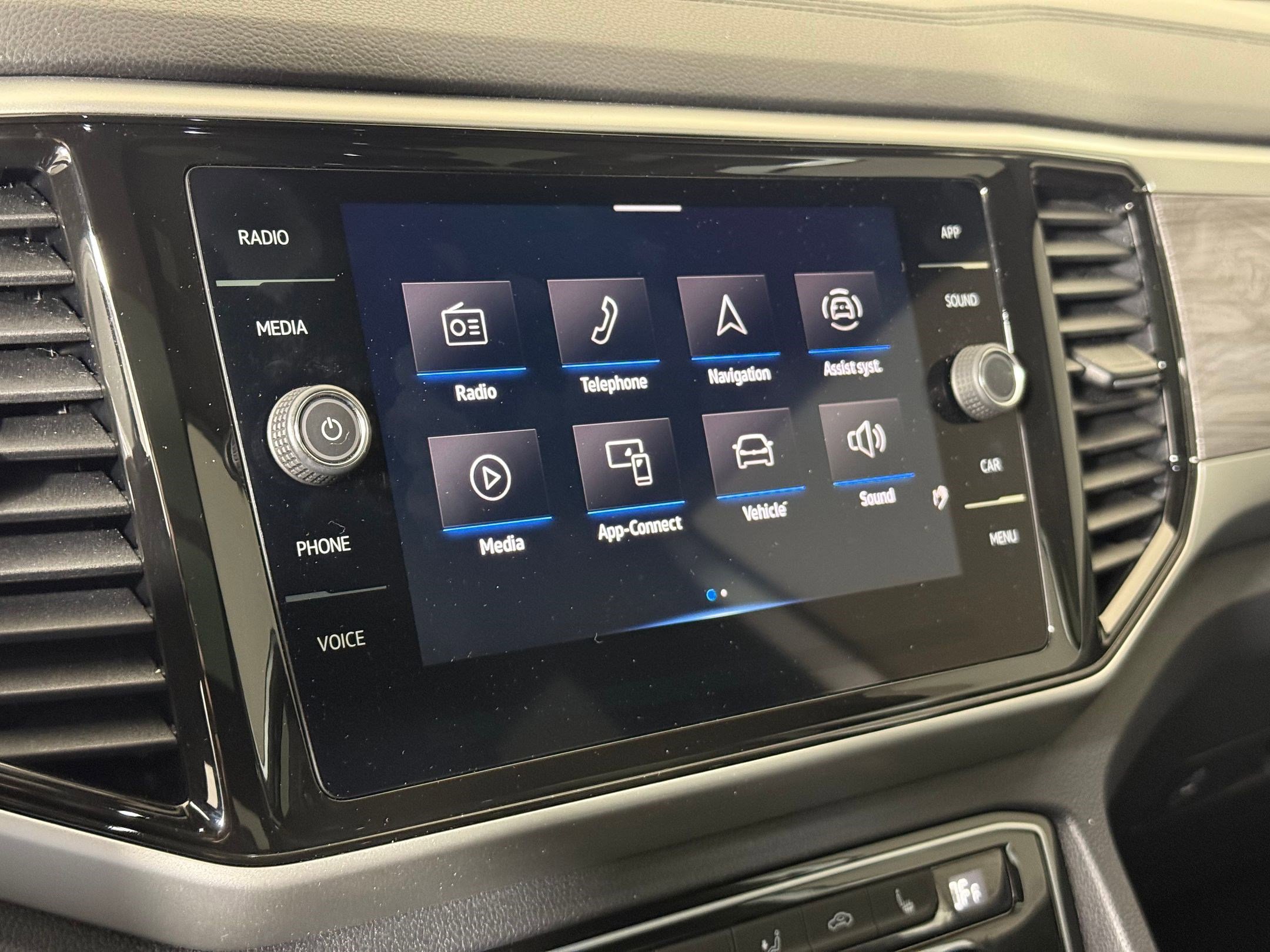 Used 2022 Volkswagen Atlas Cross Sport SE image 27