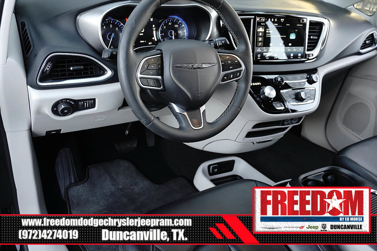 Certified 2024 Chrysler Pacifica Touring-L FWD image 26