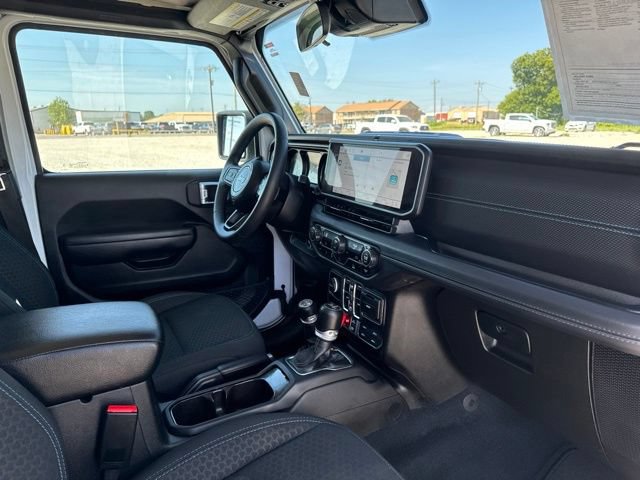 Used 2024 Jeep Wrangler Unlimited Rubicon 4xe AWD/4WD image 17