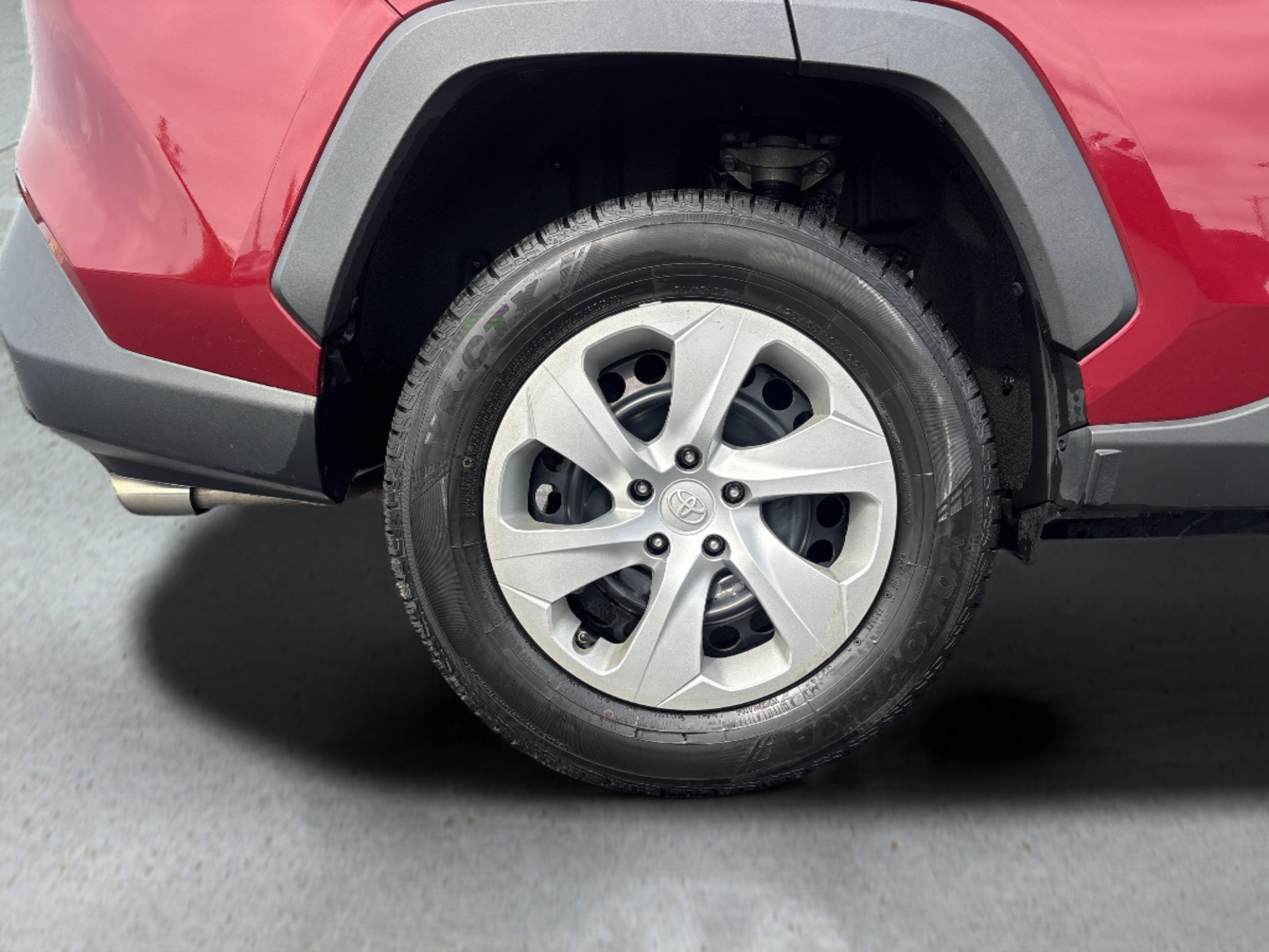 Used 2019 Toyota RAV4 LE w/ Carpet Mat Package FWD image 25