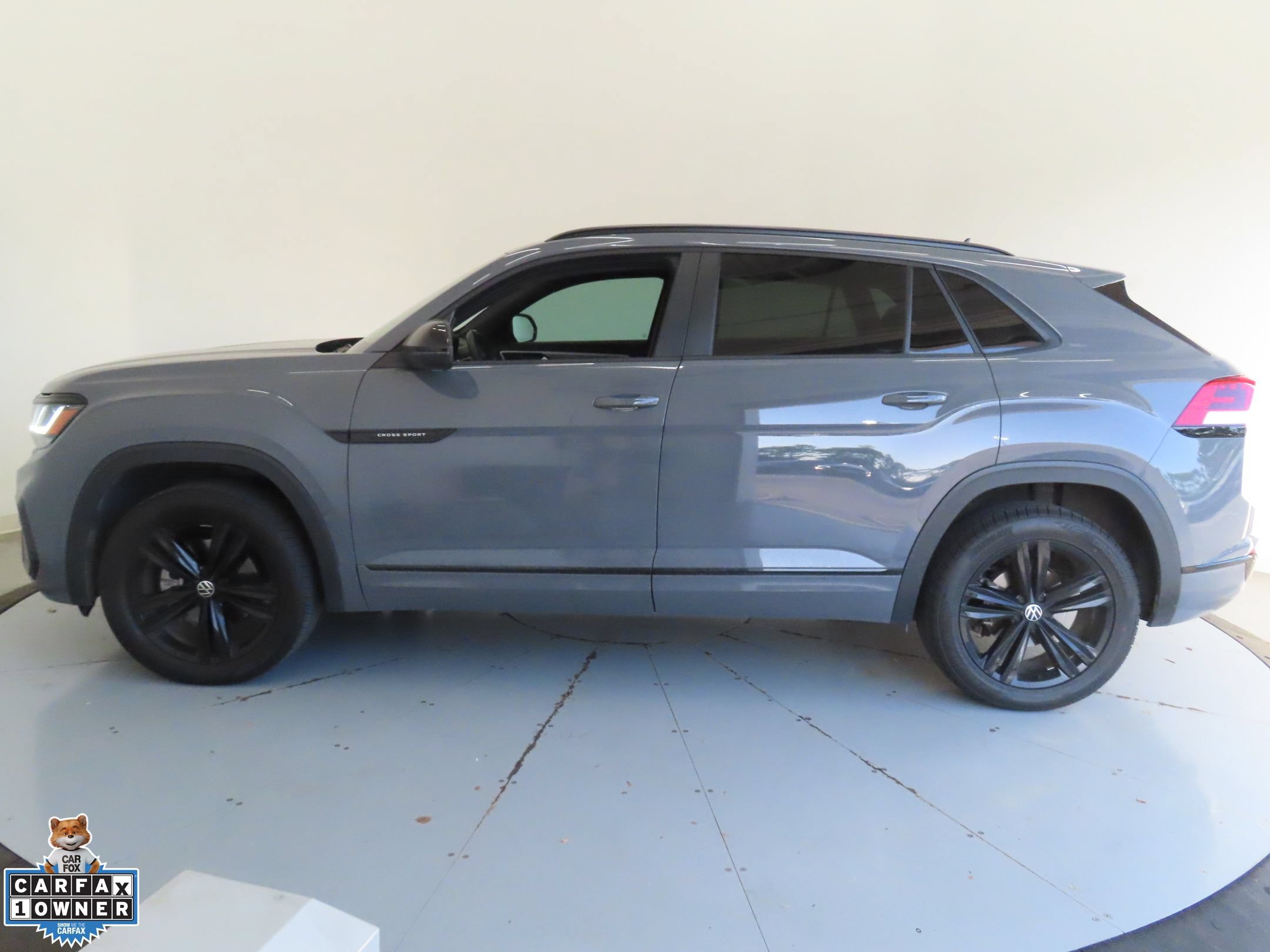 Used 2022 Volkswagen Atlas Cross Sport SEL R-Line AWD/4WD image 7