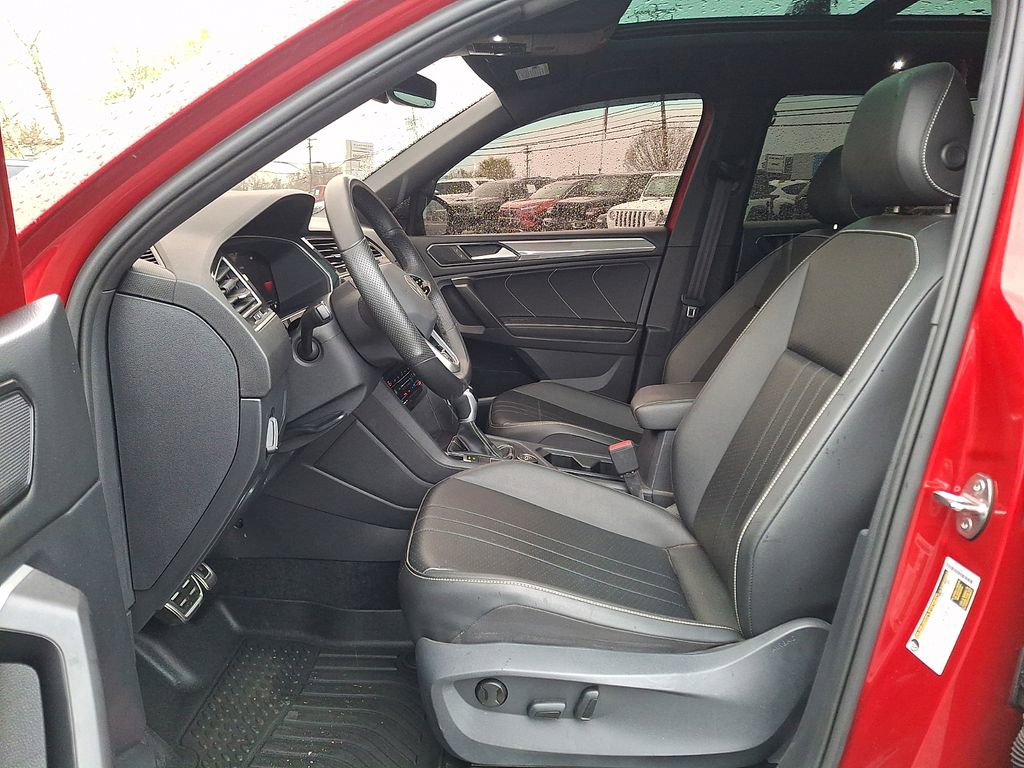 Used 2024 Volkswagen Tiguan SE R-Line AWD/4WD image 15