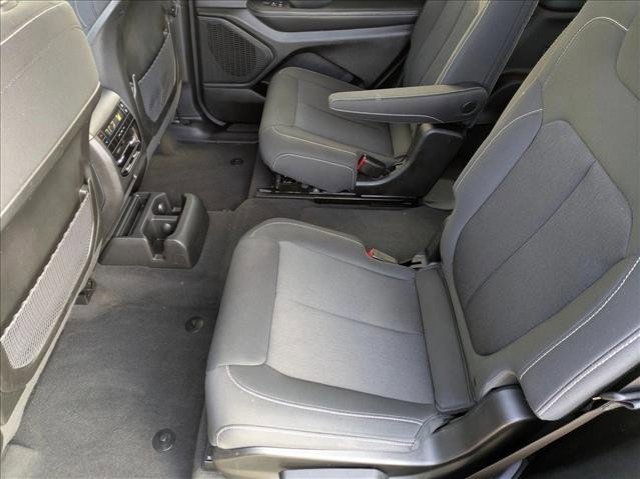 Used 2023 Jeep Grand Cherokee L Laredo image 18