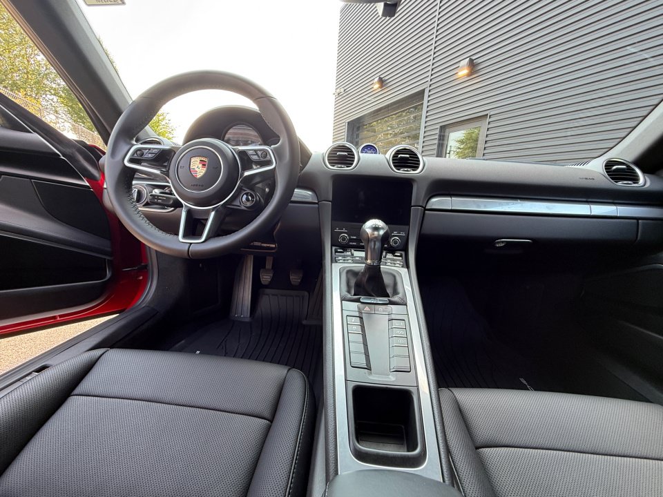 Used 2025 Porsche 718 Cayman RWD image 16