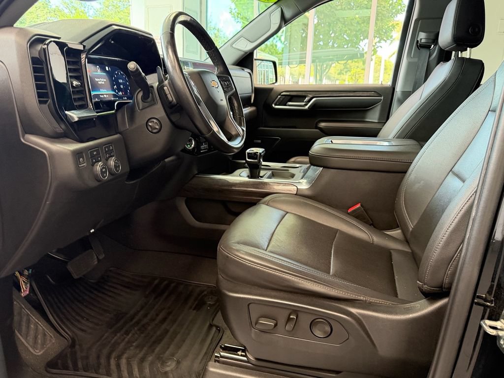 Used 2022 Chevrolet Silverado 1500 LTZ w/ LTZ Premium Package AWD/4WD image 12