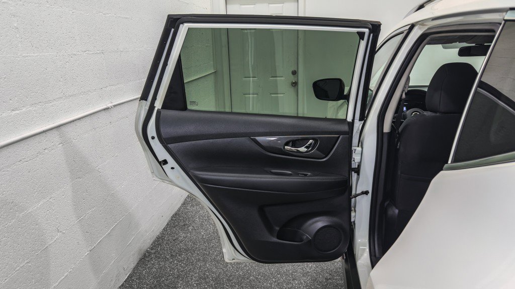 Used 2017 Nissan Rogue SV image 14