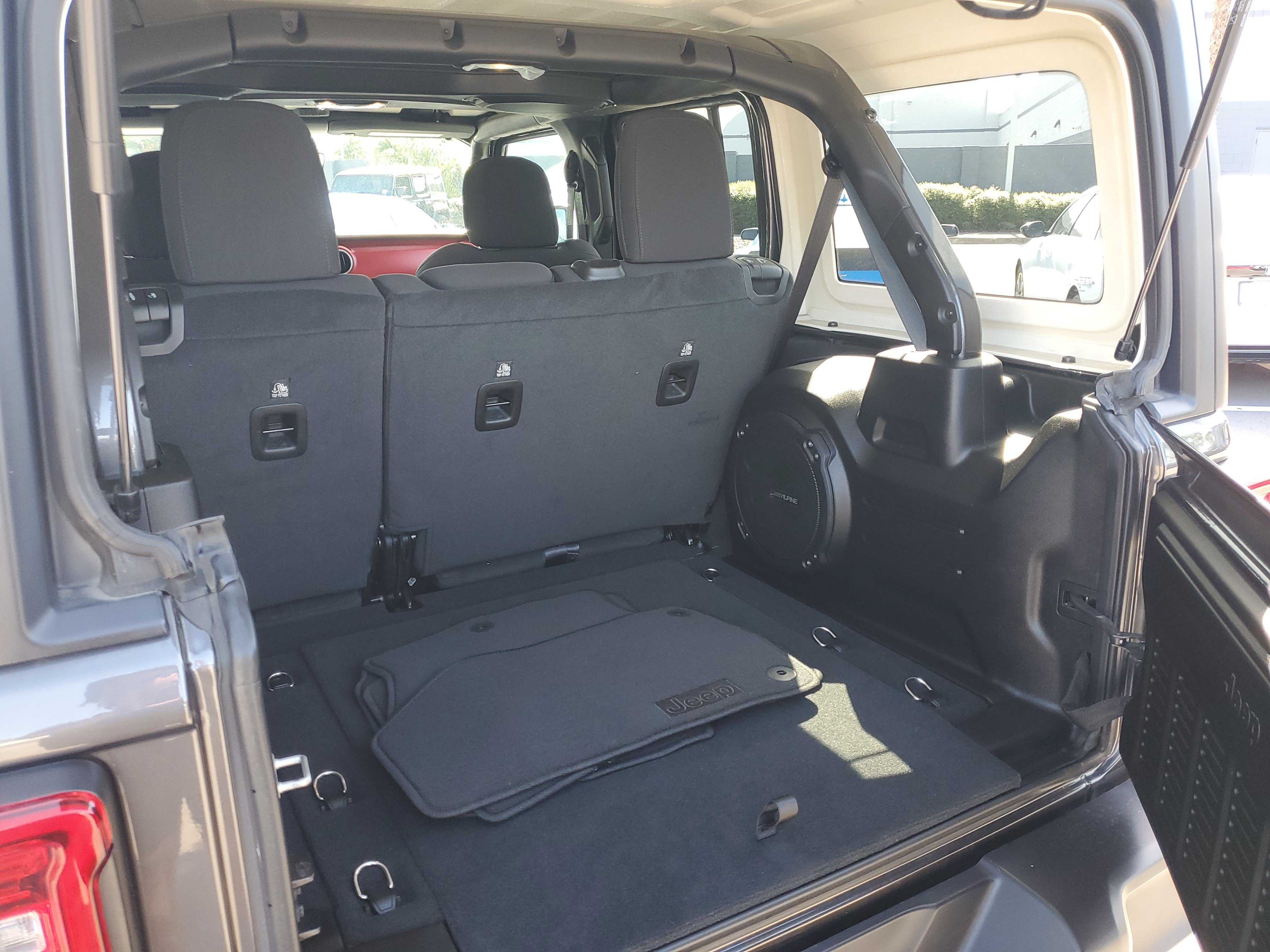 Used 2023 Jeep Wrangler Unlimited Rubicon w/ LED Lighting Group AWD/4WD image 7
