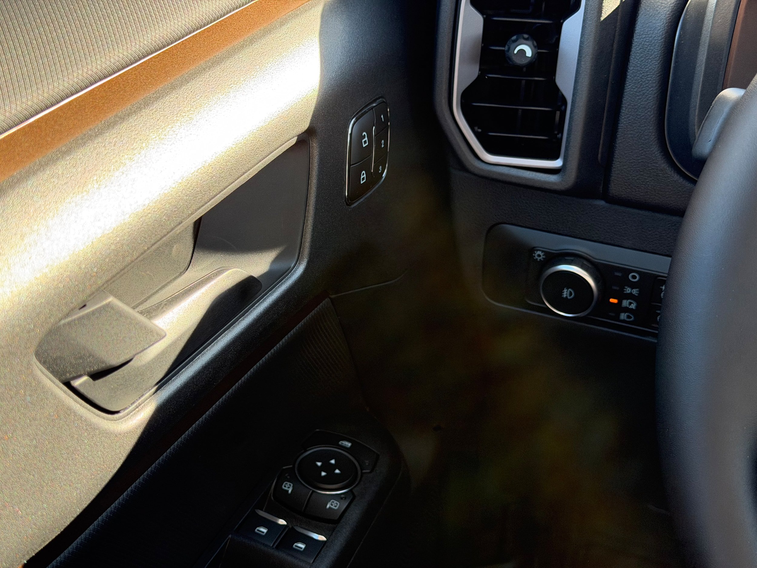 New 2026 Ford Bronco Sport Outer Banks w/ Outer Banks Tech Package+ AWD/4WD image 38