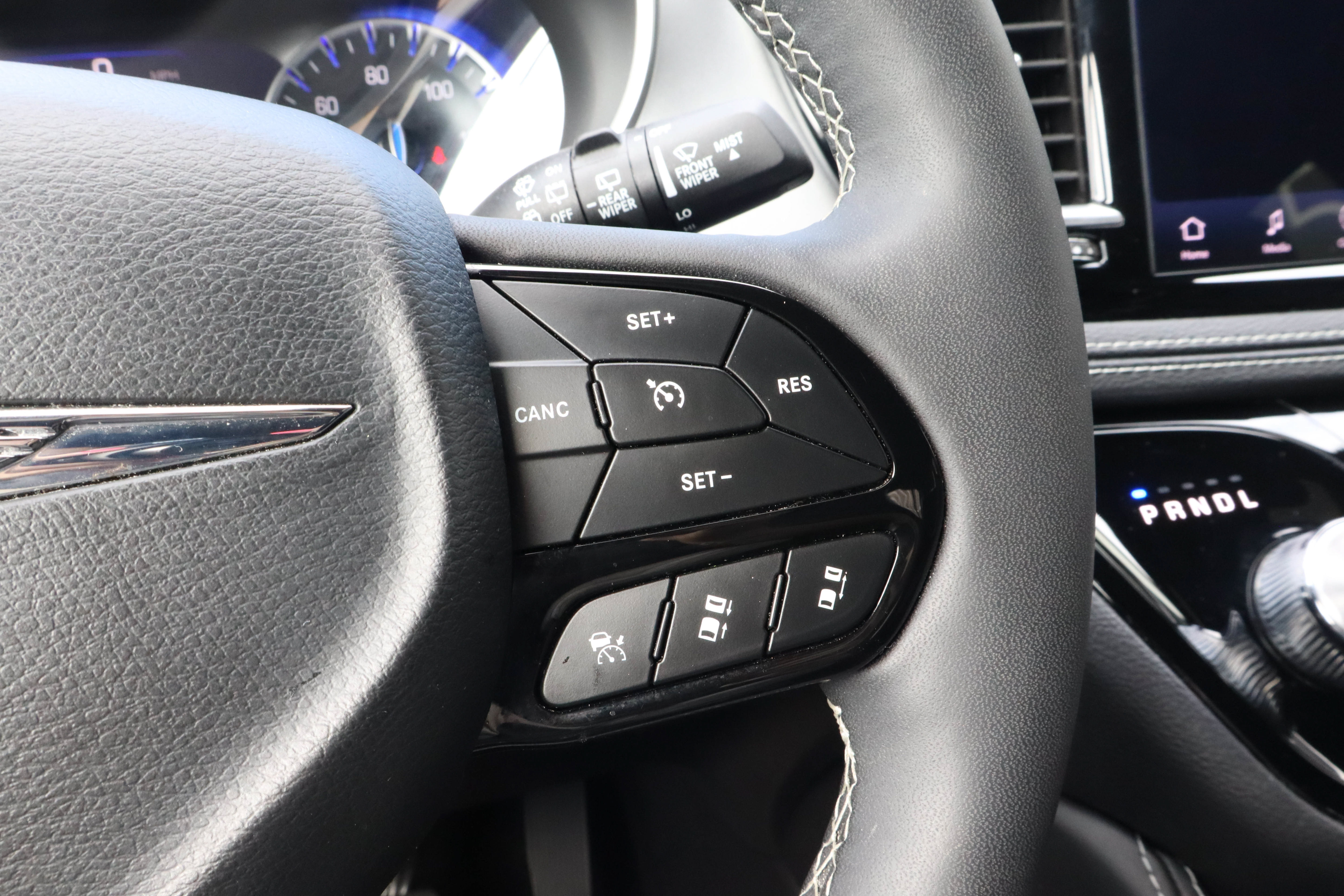 Used 2025 Chrysler Pacifica Limited FWD image 32