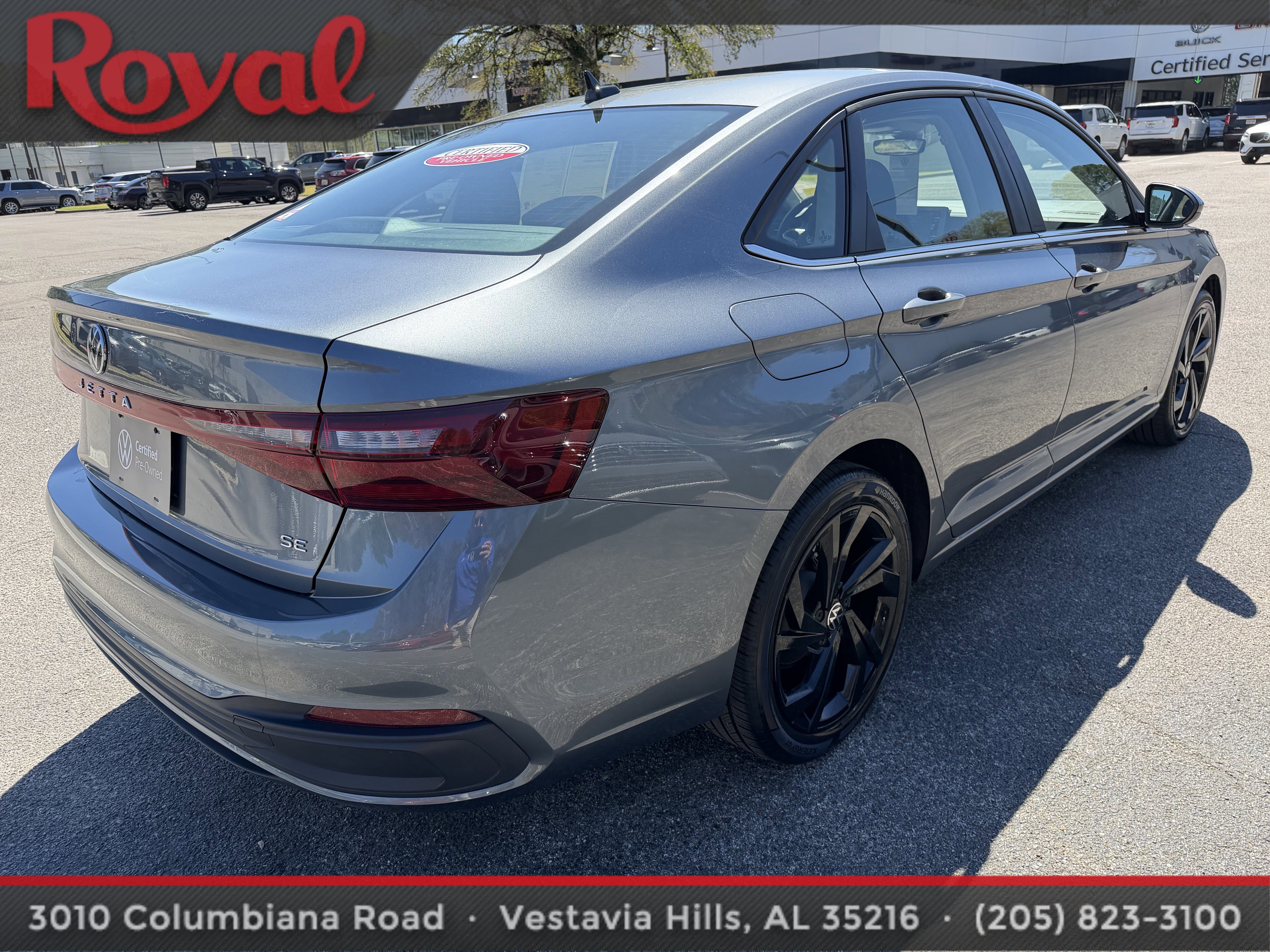 Certified 2025 Volkswagen Jetta SE w/ Sunroof Package image 5