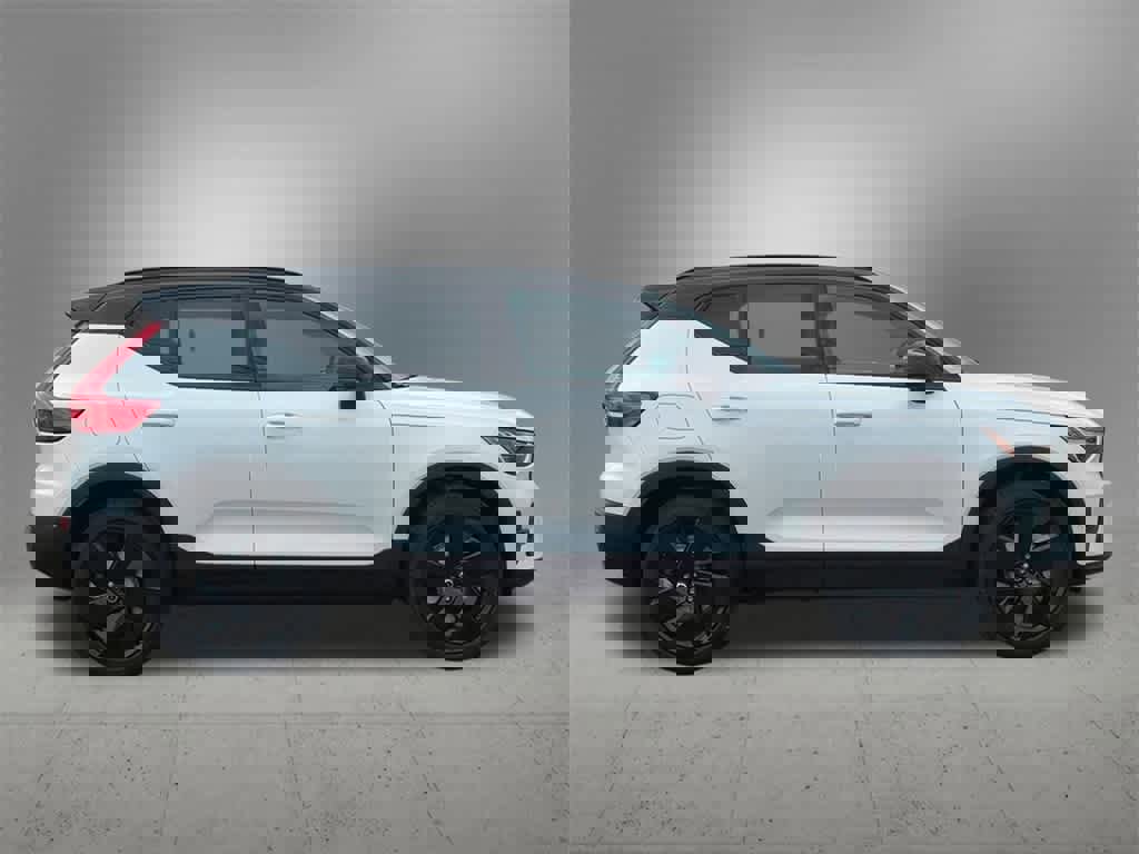 New 2026 Volvo XC40 B5 Ultra w/ Protection Package Premier image 7
