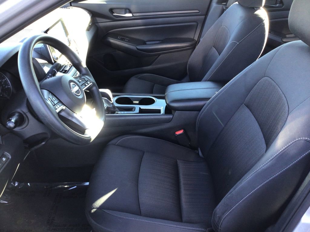 Used 2024 Nissan Altima 2.5 SV image 16