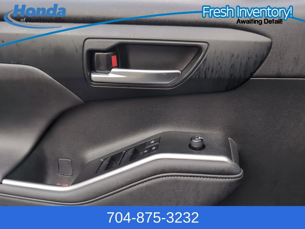 Used 2023 Toyota Highlander XLE image 22