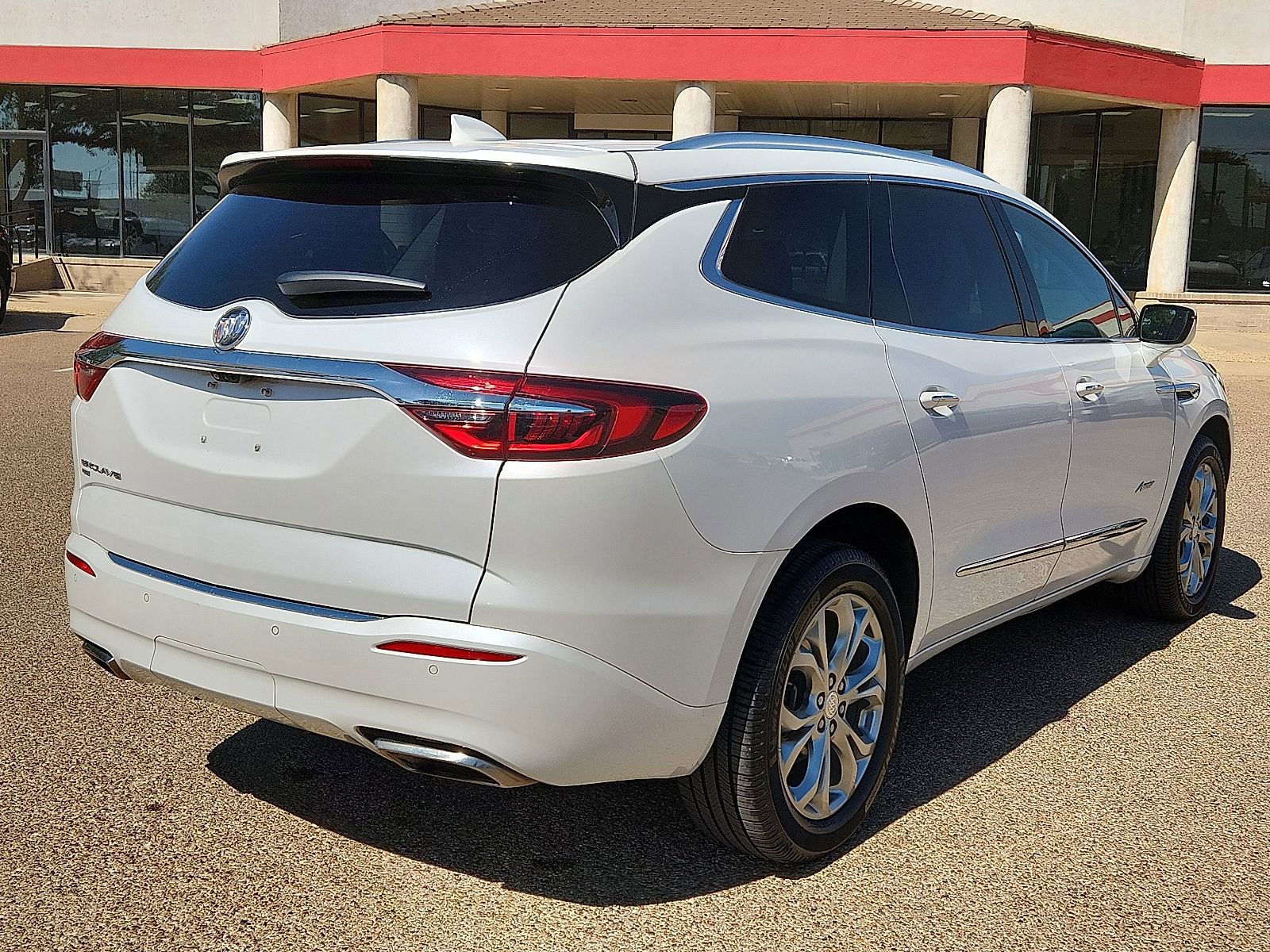 Used 2021 Buick Enclave Avenir w/ Avenir Technology Package AWD/4WD image 4