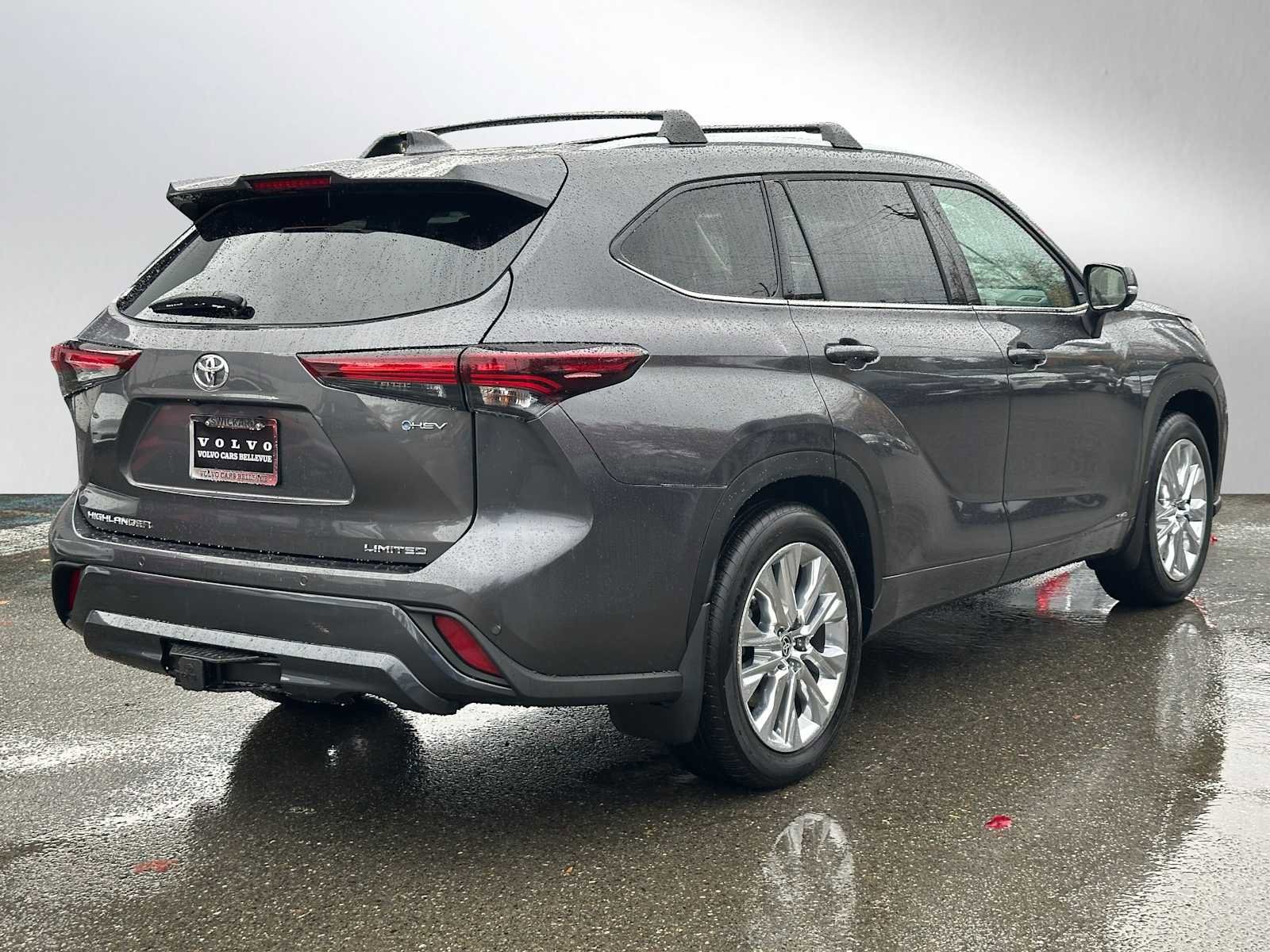 Used 2025 Toyota Highlander Limited image 3