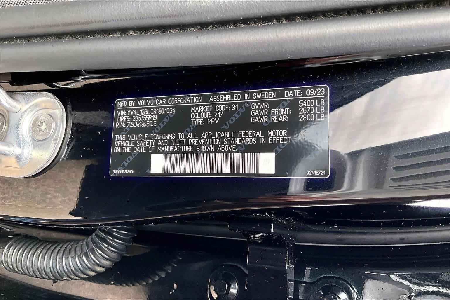 Certified 2024 Volvo XC60 B5 Plus w/ Climate Package AWD/4WD image 32