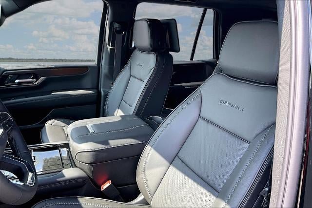 New 2026 GMC Yukon Denali w/ Denali Reserve Package AWD/4WD image 8