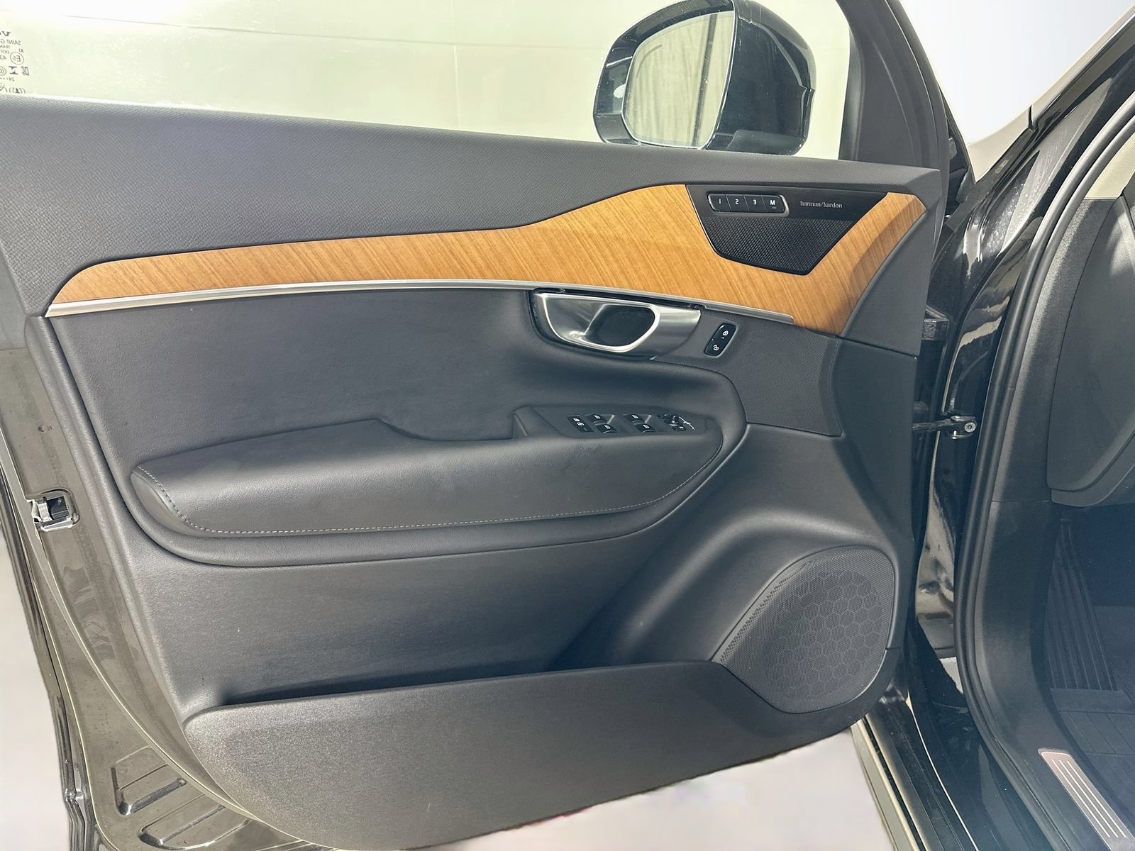 Used 2025 Volvo XC90 B6 Plus w/ Protection Package AWD/4WD image 16
