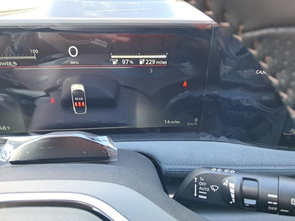 New 2025 Nissan Ariya Platinum image 17