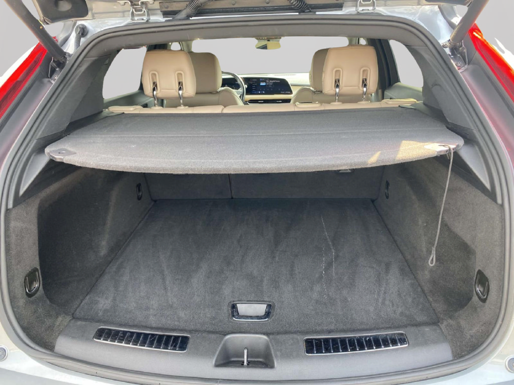Used 2025 Cadillac XT4 Premium Luxury FWD image 8