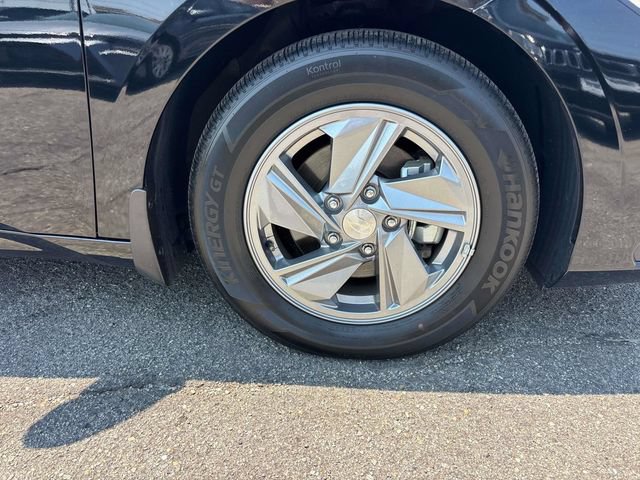Certified 2024 Hyundai Elantra SE FWD image 33