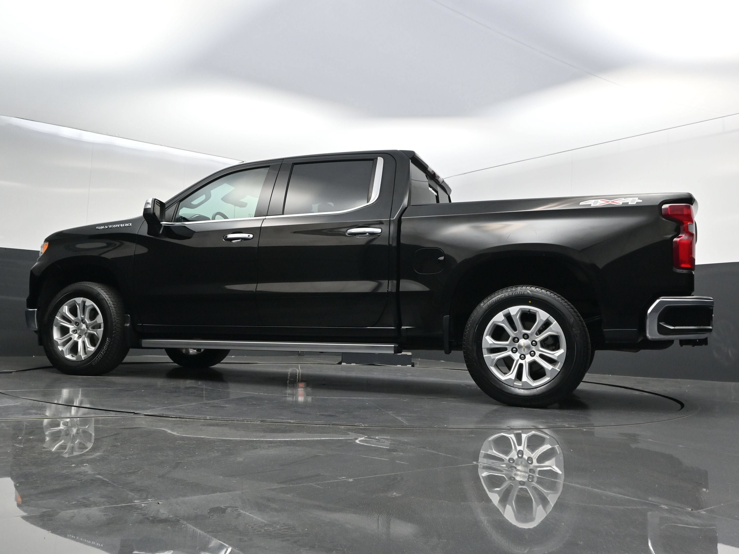 Certified 2023 Chevrolet Silverado 1500 LTZ w/ Technology Package AWD/4WD image 36