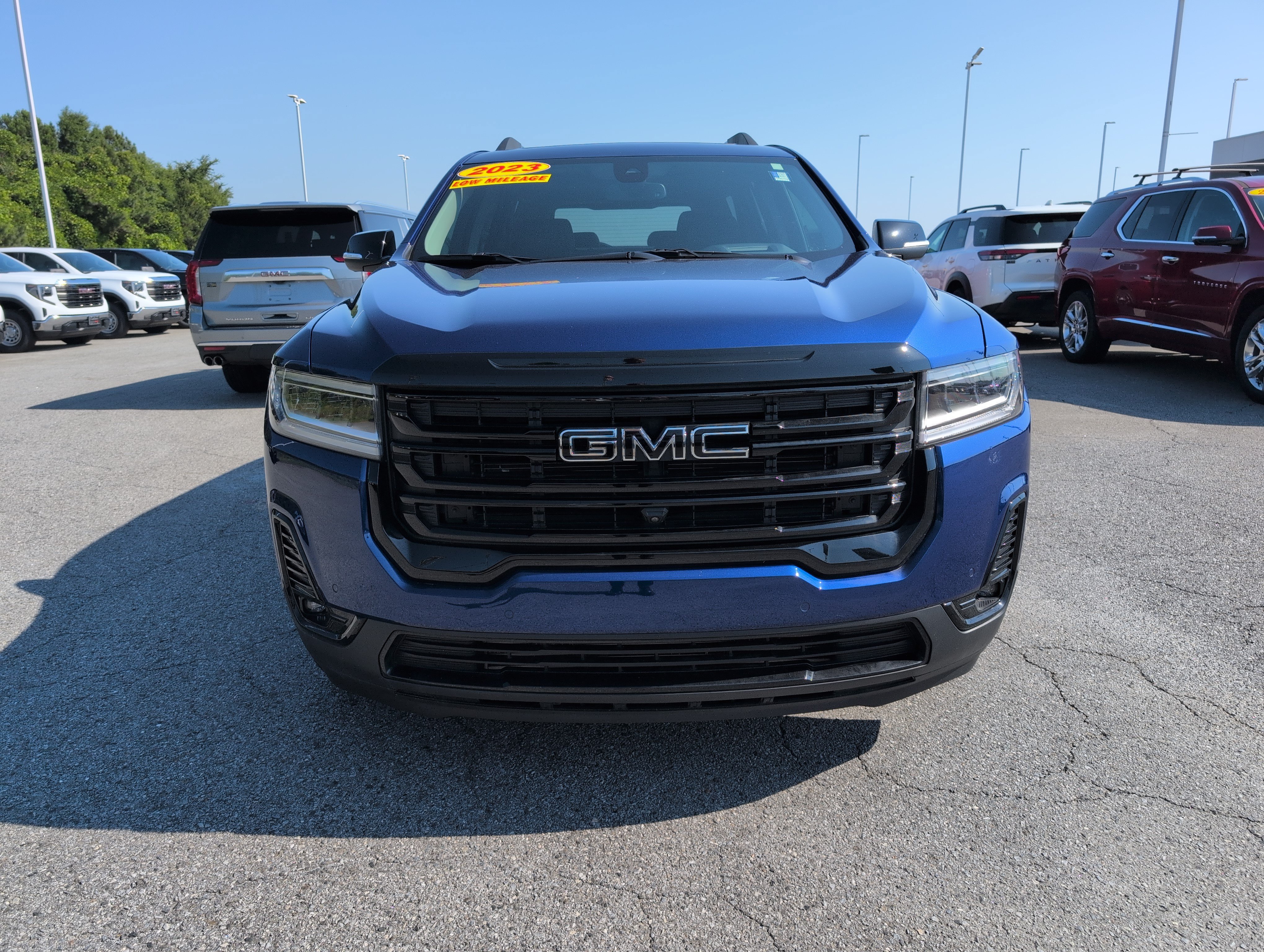 Used 2023 GMC Acadia SLT w/ Elevation Edition FWD image 13
