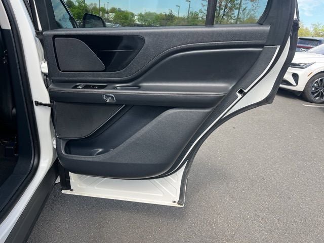 Certified 2025 Lincoln Aviator AWD image 21