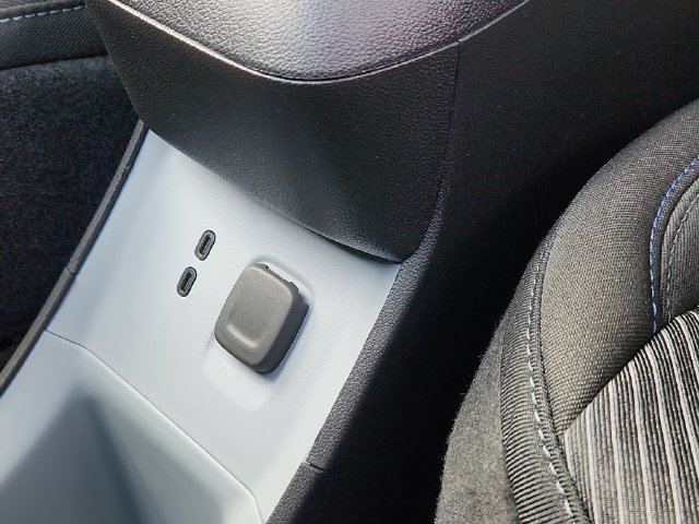 New 2027 Chevrolet Bolt LT w/ Comfort Package FWD image 31