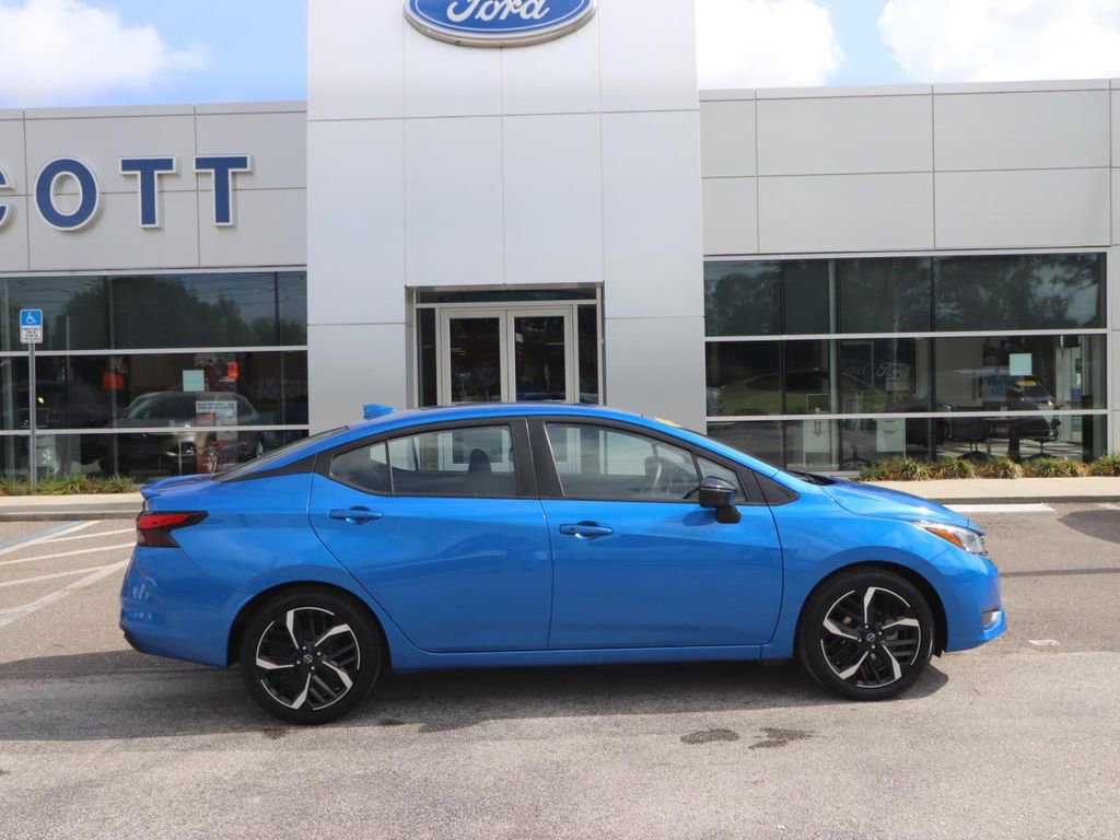 Used 2024 Nissan Versa SR FWD image 15