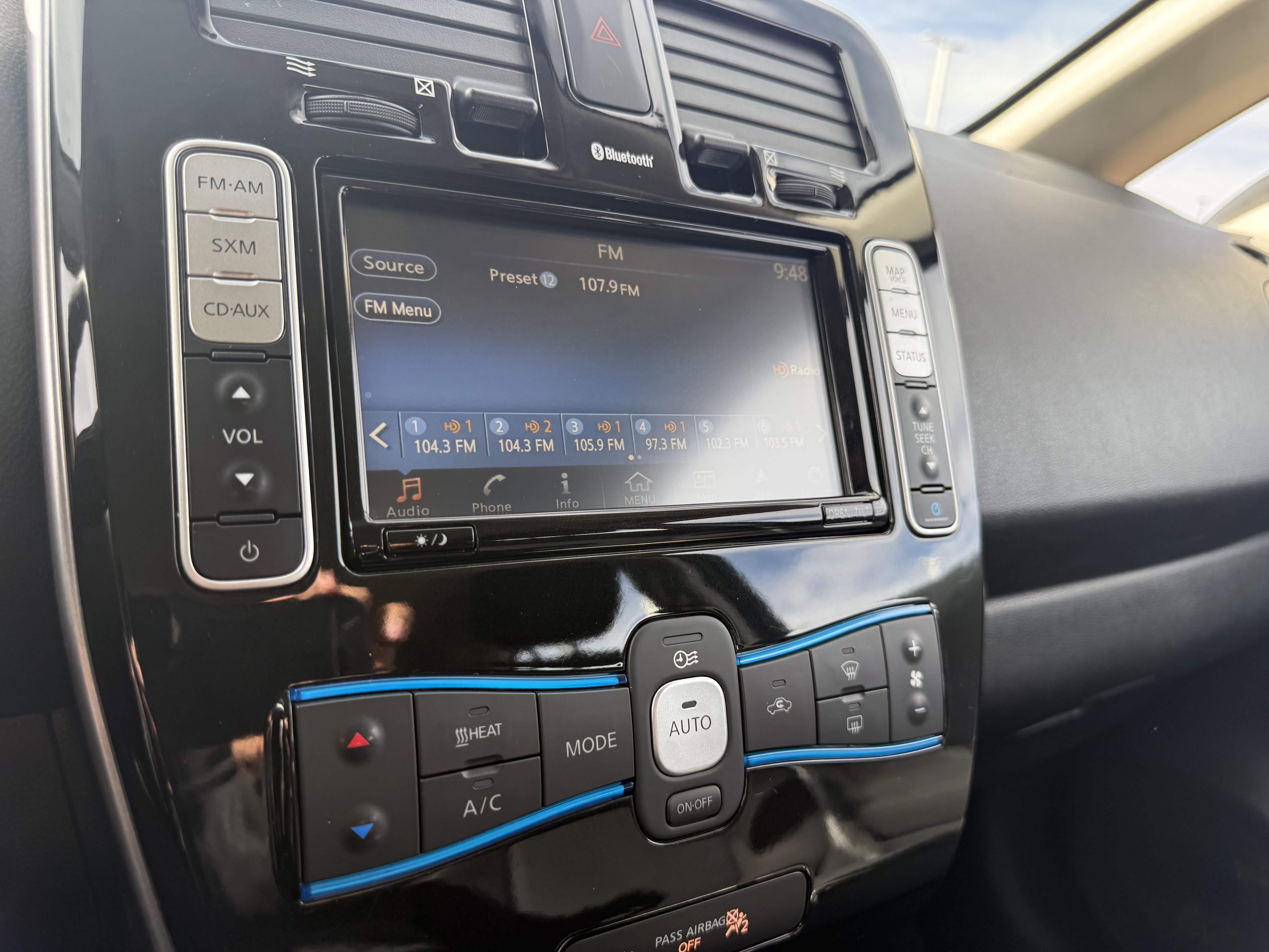 Used 2017 Nissan Leaf SV w/ Protection Package image 26