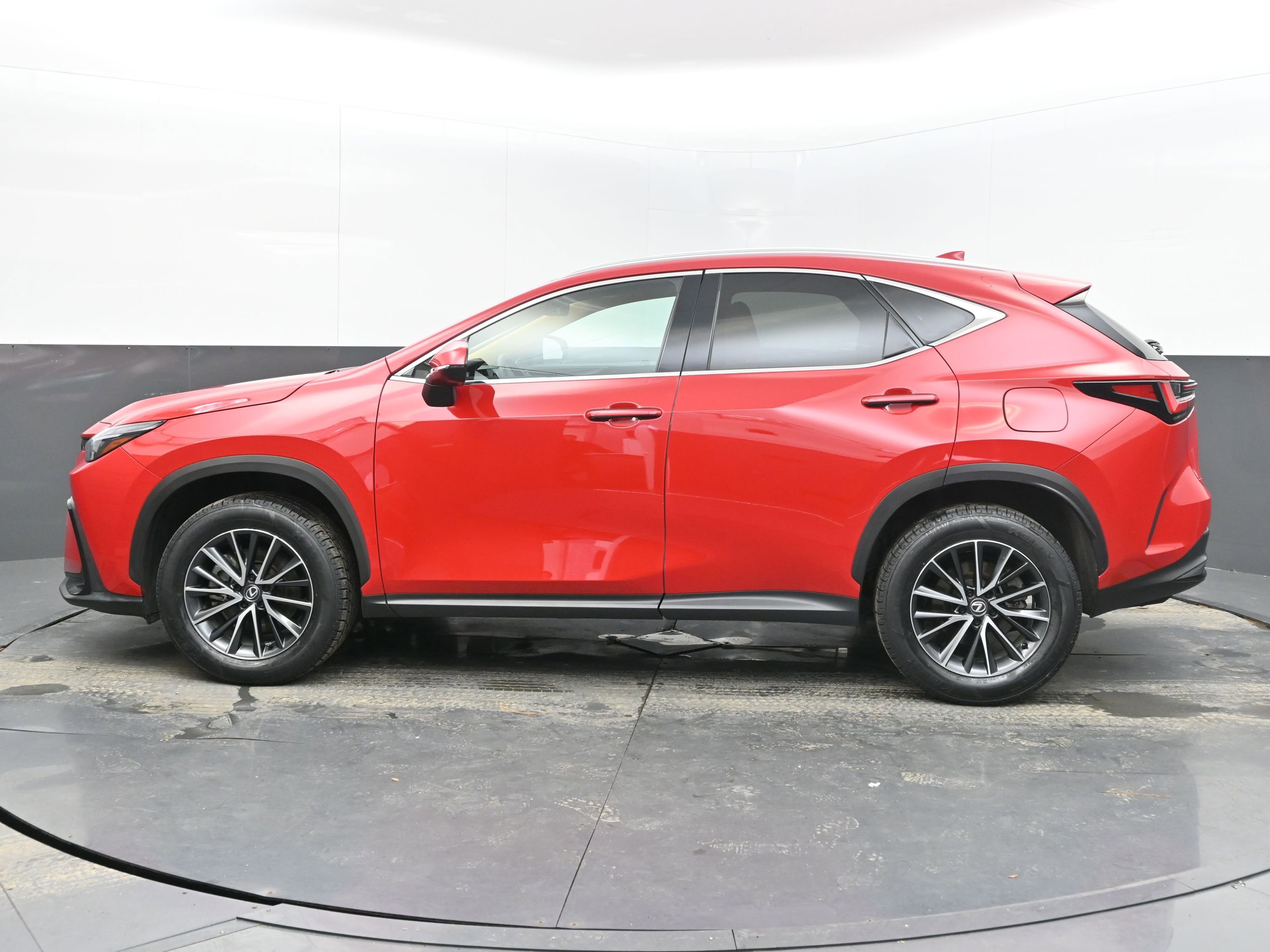 Used 2025 Lexus NX 250 FWD w/ Premium Package image 7