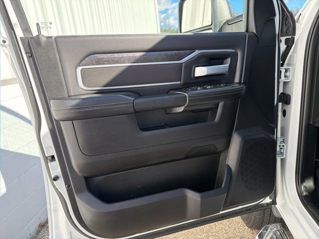 Used 2024 RAM 3500 Big Horn image 28