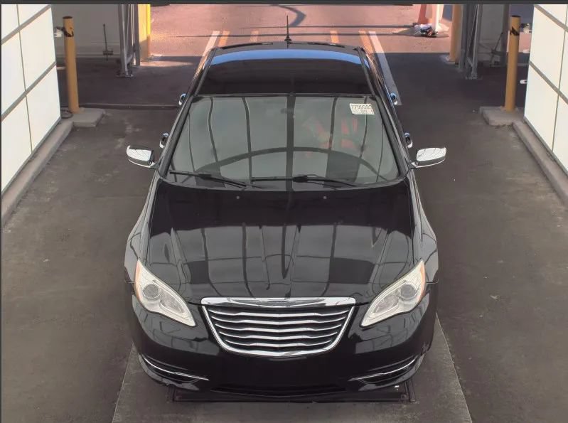 Used 2011 Chrysler 200 Limited FWD image 3