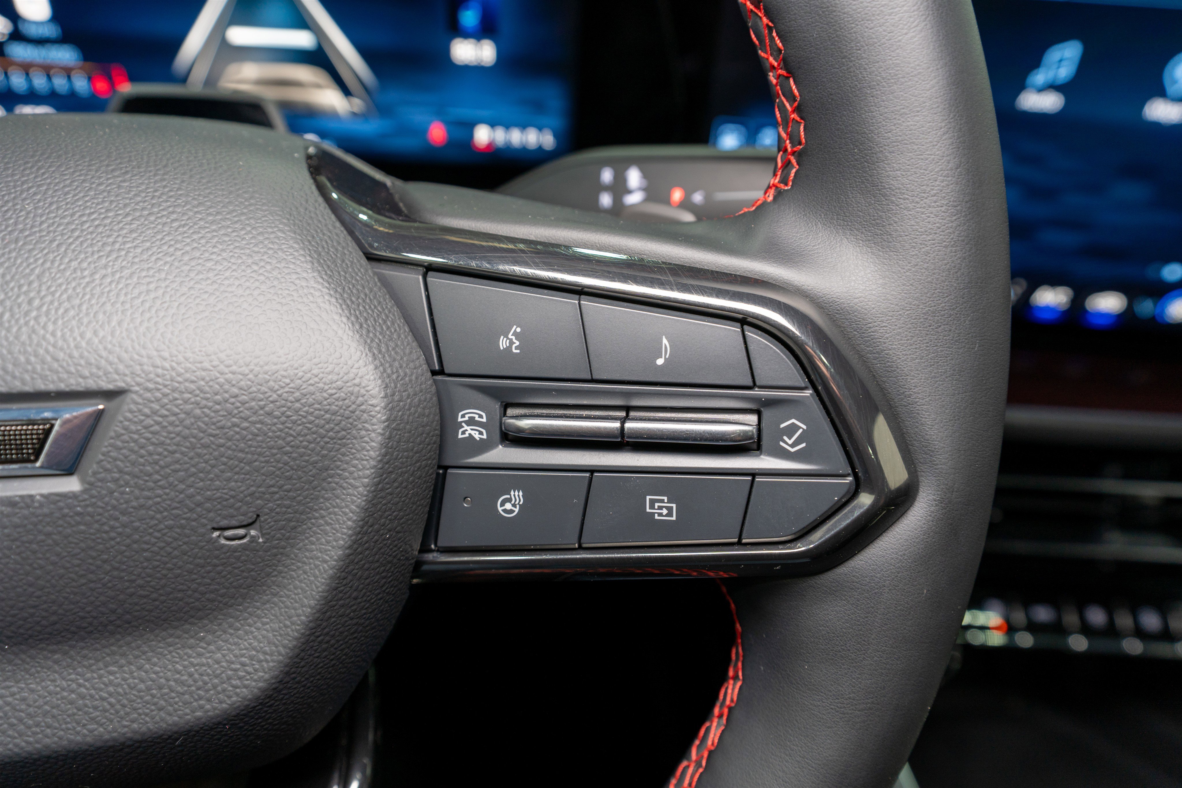 Used 2024 Chevrolet Traverse RS image 28