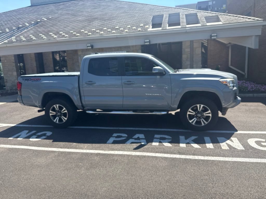 Used 2018 Toyota Tacoma TRD Sport w/ Technology Package AWD/4WD image 9