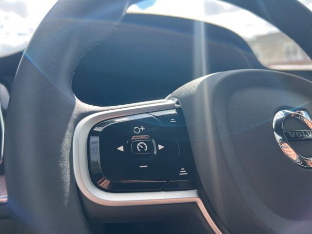 Certified 2025 Volvo XC60 B5 Ultra image 32