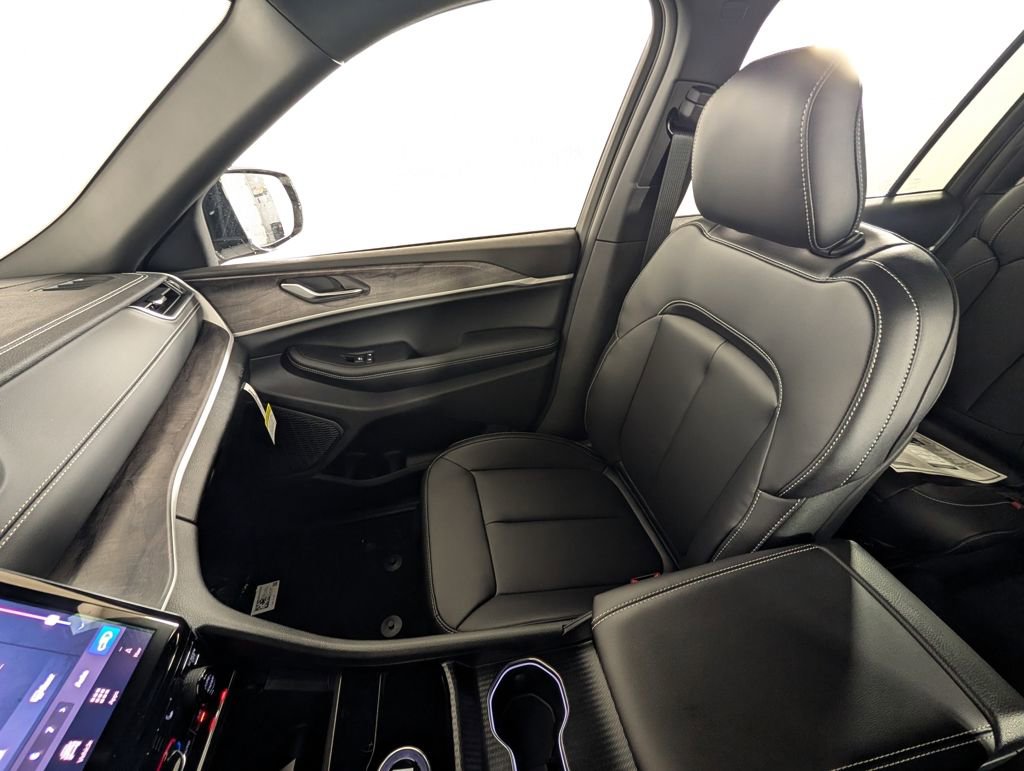 New 2025 Jeep Grand Cherokee L Limited image 28