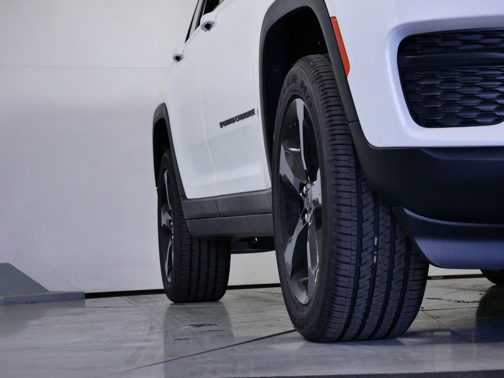 Used 2024 Jeep Grand Cherokee Altitude image 8