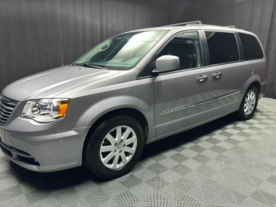 Used 2016 Chrysler Town & Country Touring w/ Driver Convenience Group image 14