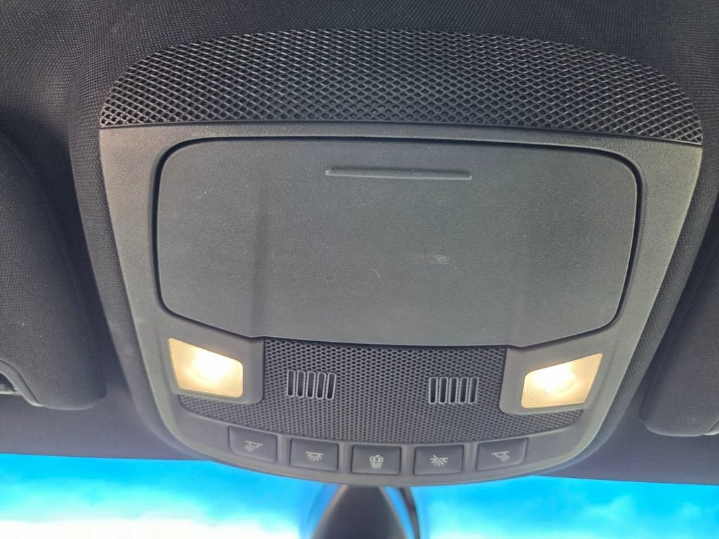 Used 2019 Lincoln MKZ Reserve FWD image 17