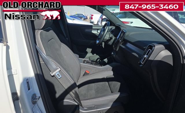 Used 2025 Volvo XC40 B5 Plus AWD/4WD image 8