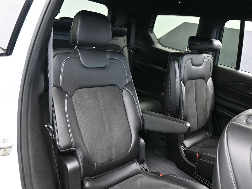 Used 2023 Jeep Grand Cherokee L Laredo RWD image 41