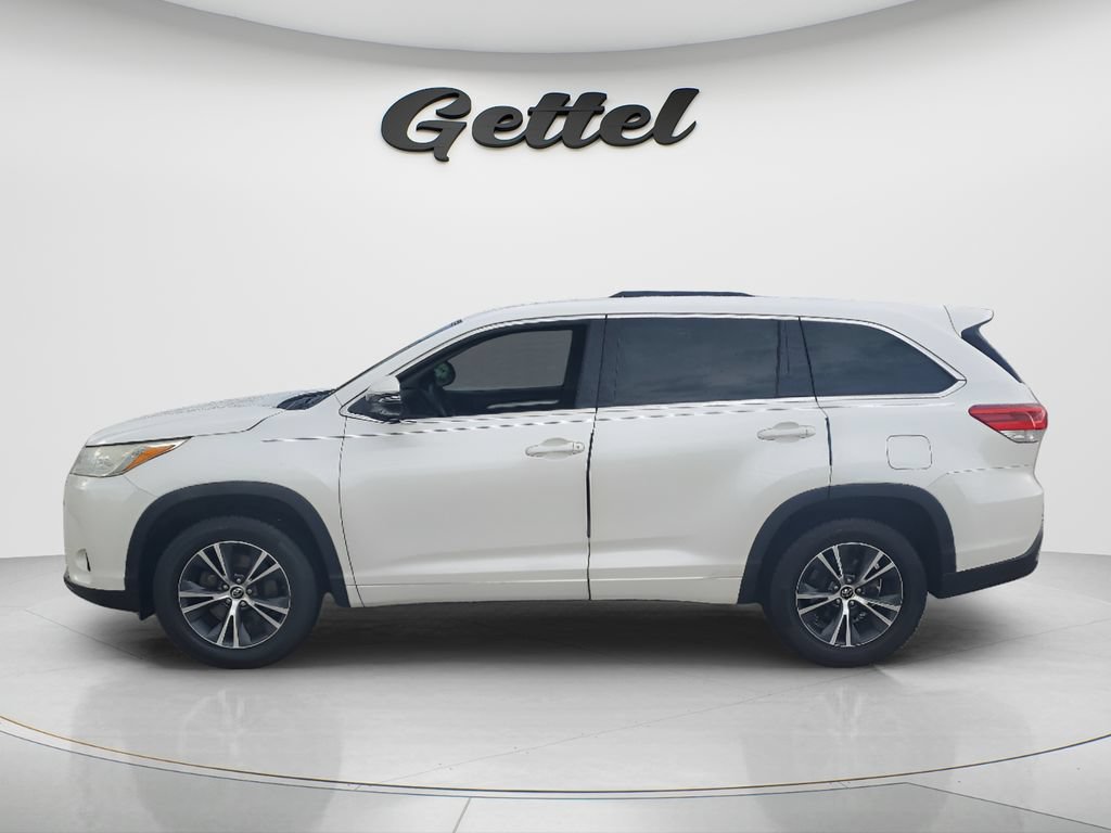 Used 2018 Toyota Highlander LE FWD image 8
