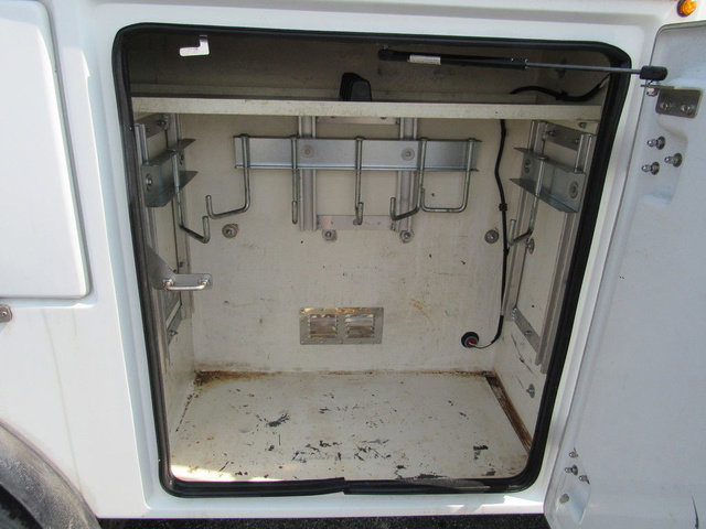 Used 2016 Ford F550 2WD Regular Cab Super Duty image 16