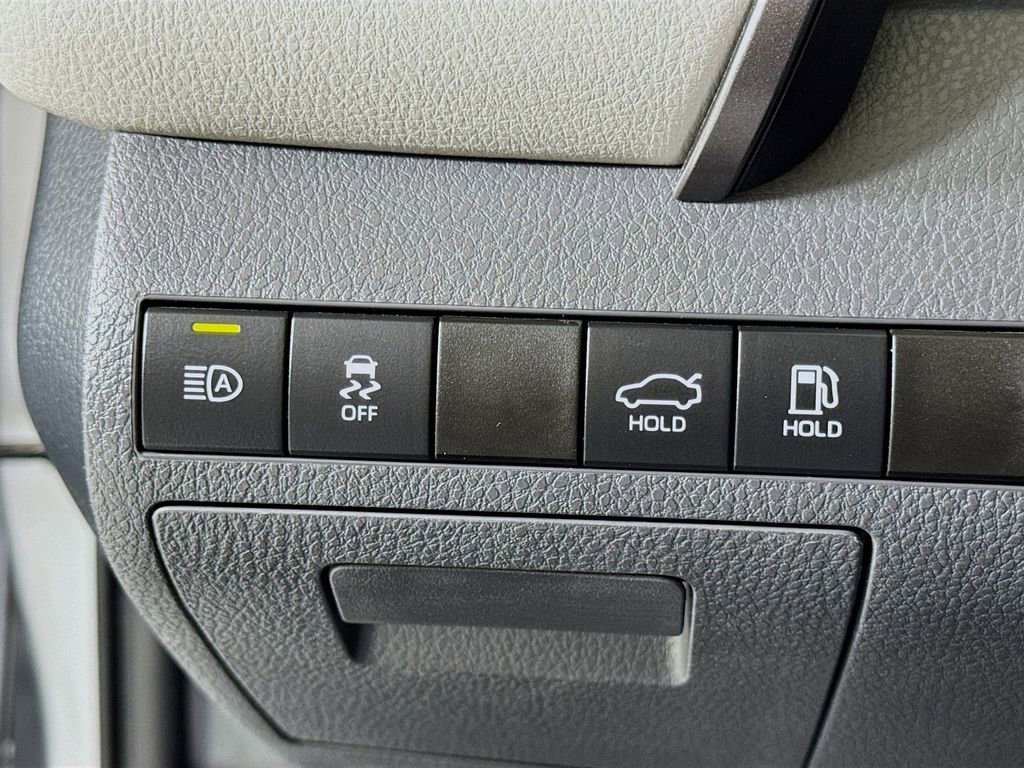 Used 2022 Toyota Camry LE FWD image 14