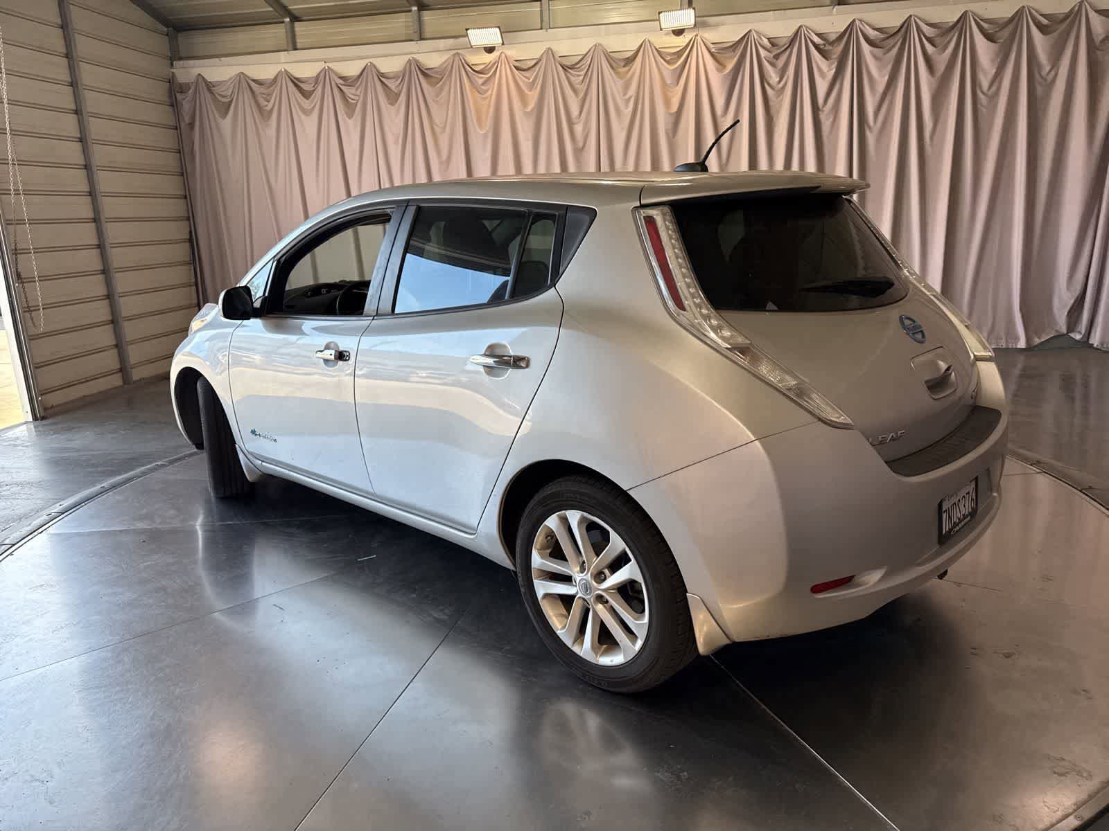 Used 2015 Nissan Leaf S FWD image 4