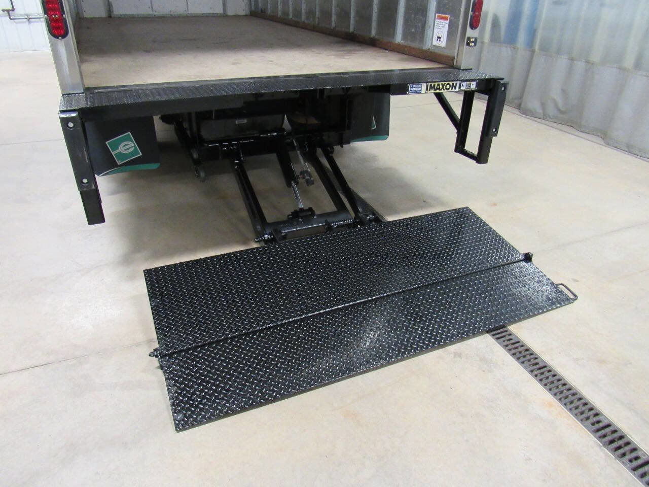 Used 2024 Ford E-350 and Econoline 350 Super Duty w/ Power Windows & Locks Group image 18