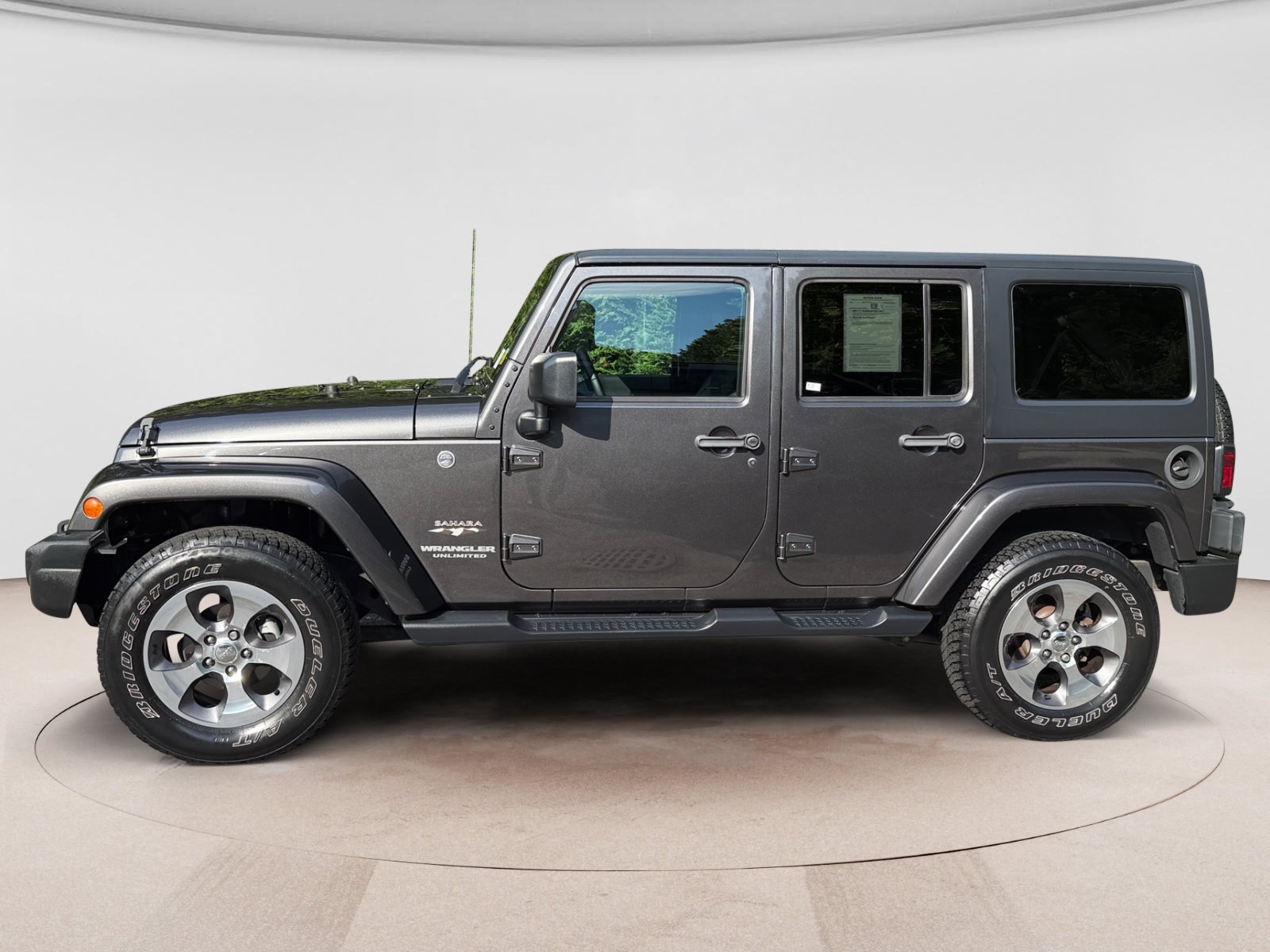 Used 2017 Jeep Wrangler Unlimited Sahara w/ Dual Top Group AWD/4WD image 2
